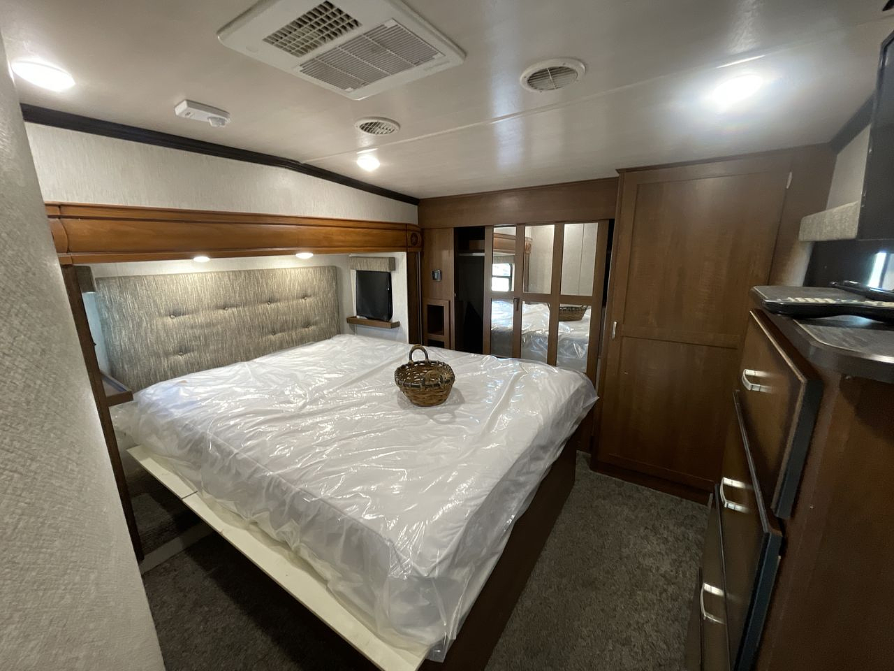 2018 HEARTLAND ELKRIDGE 38RSRT