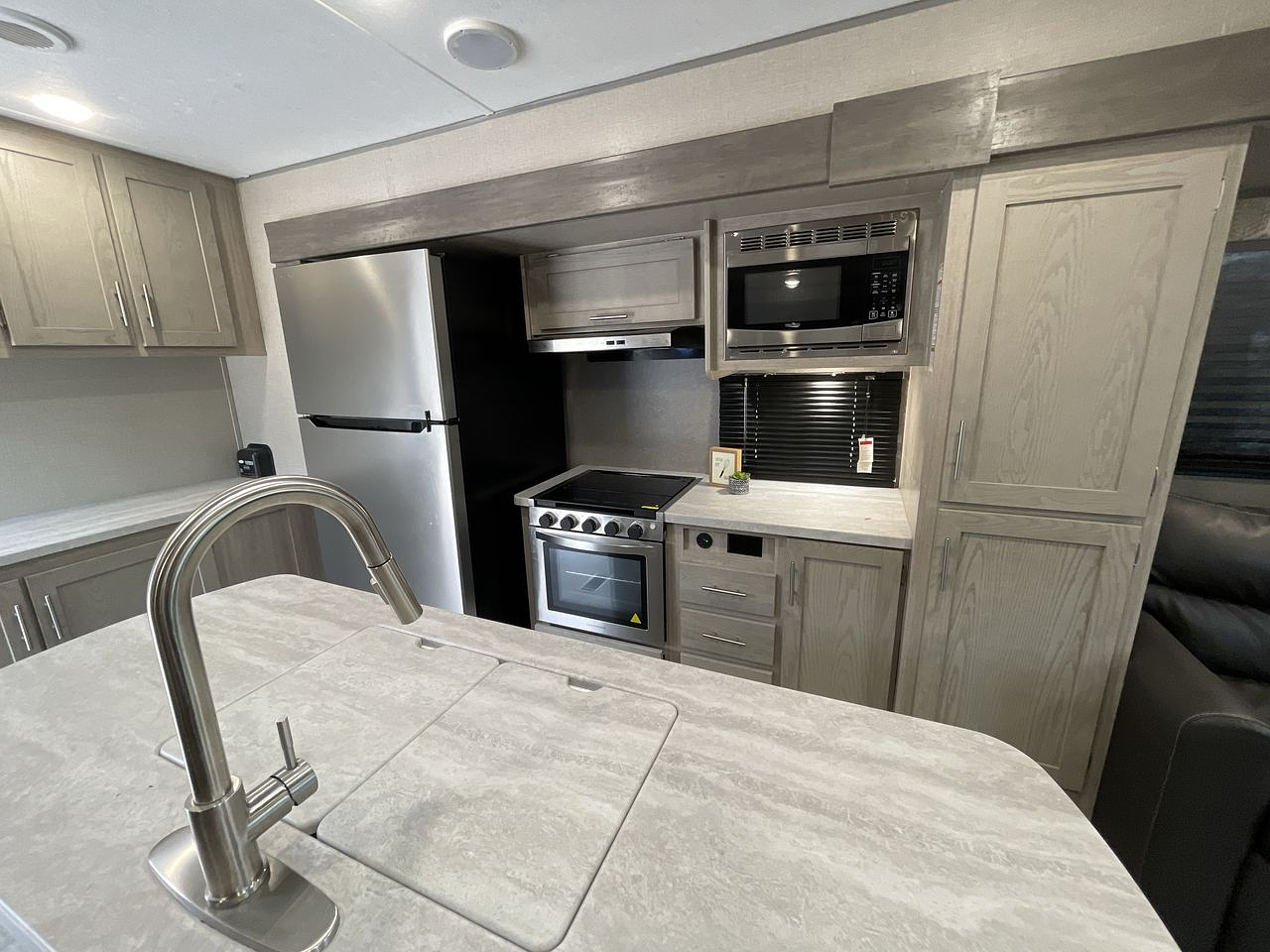 2023 COACHMEN CATALINA 39MKTS