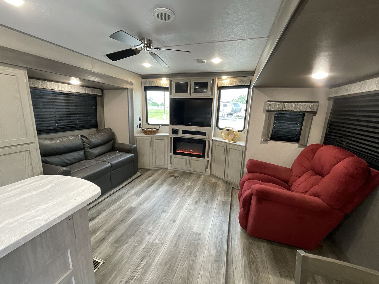 2023 COACHMEN CATALINA 39MKTS