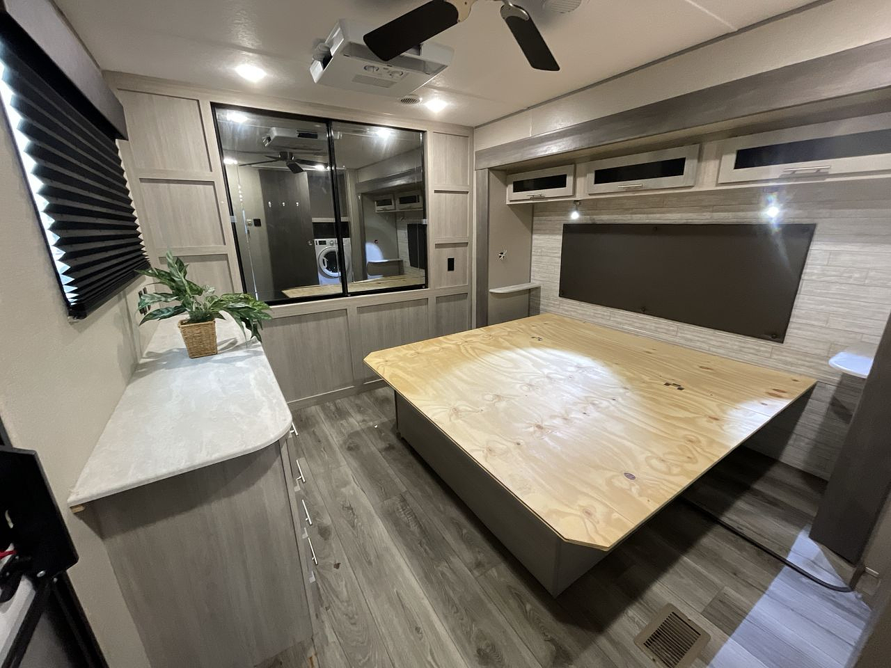 2023 COACHMEN CATALINA 39MKTS