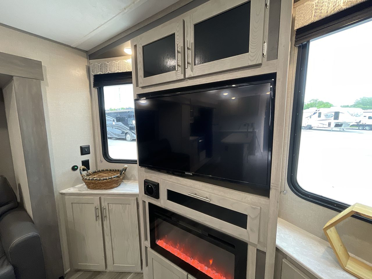 2023 COACHMEN CATALINA 39MKTS