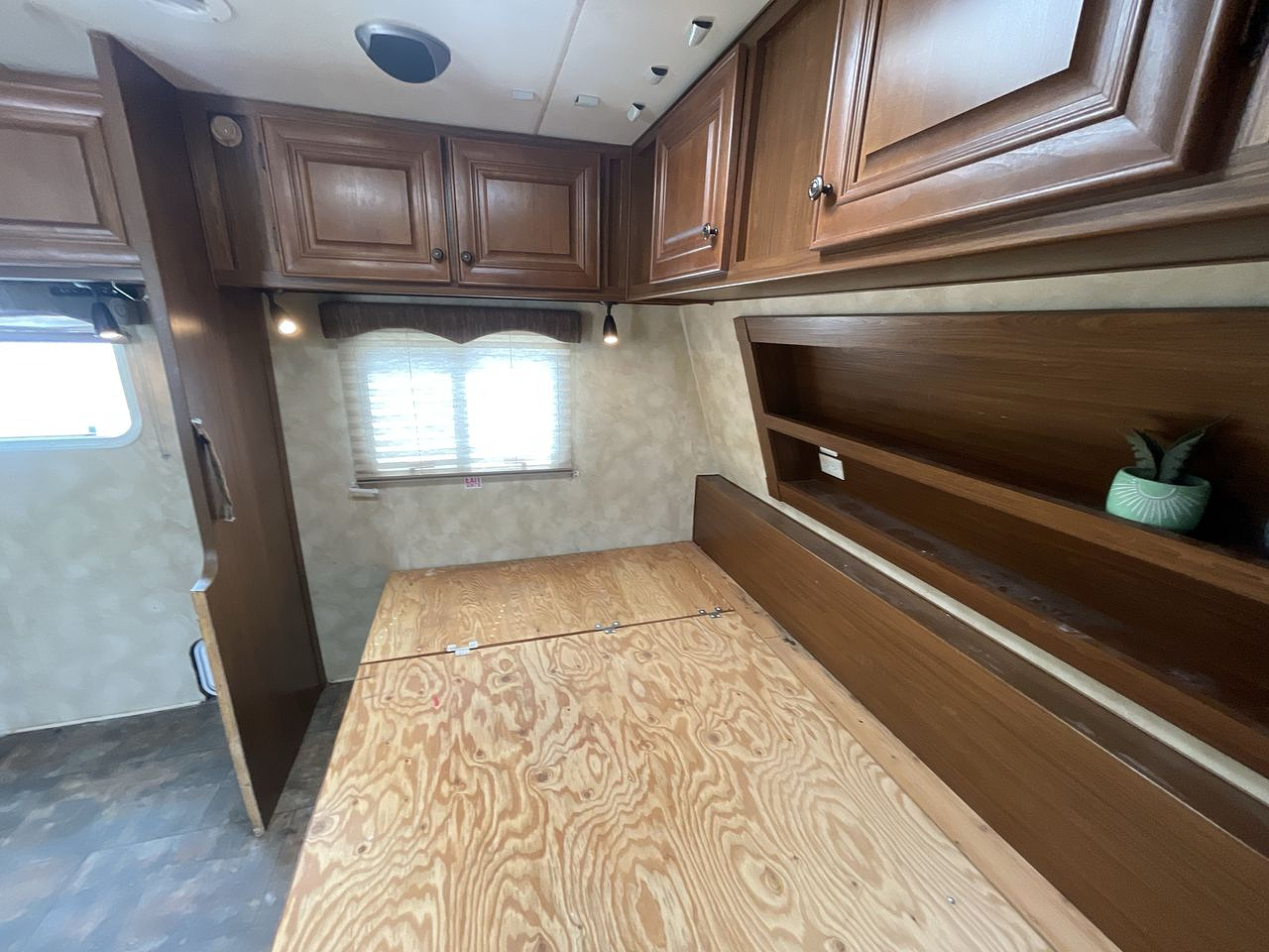 2012 NORTHWOOD ARCTIC FOX 22H