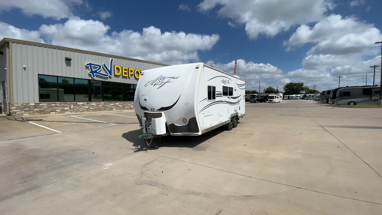 2012 NORTHWOOD ARCTIC FOX 22H