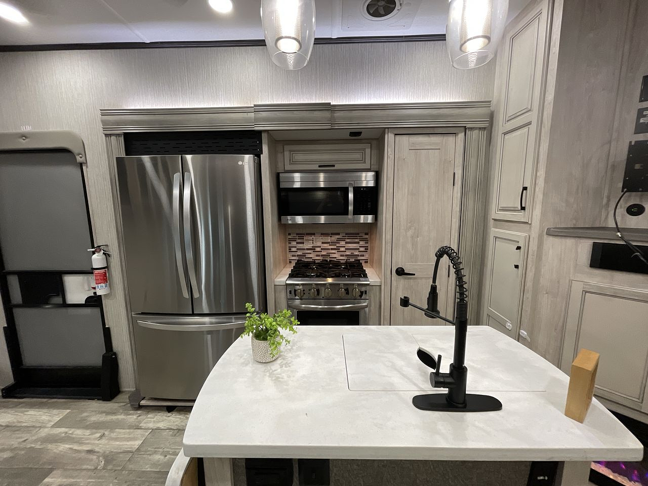 2023 FOREST RIVER SIERRA 388BHRD