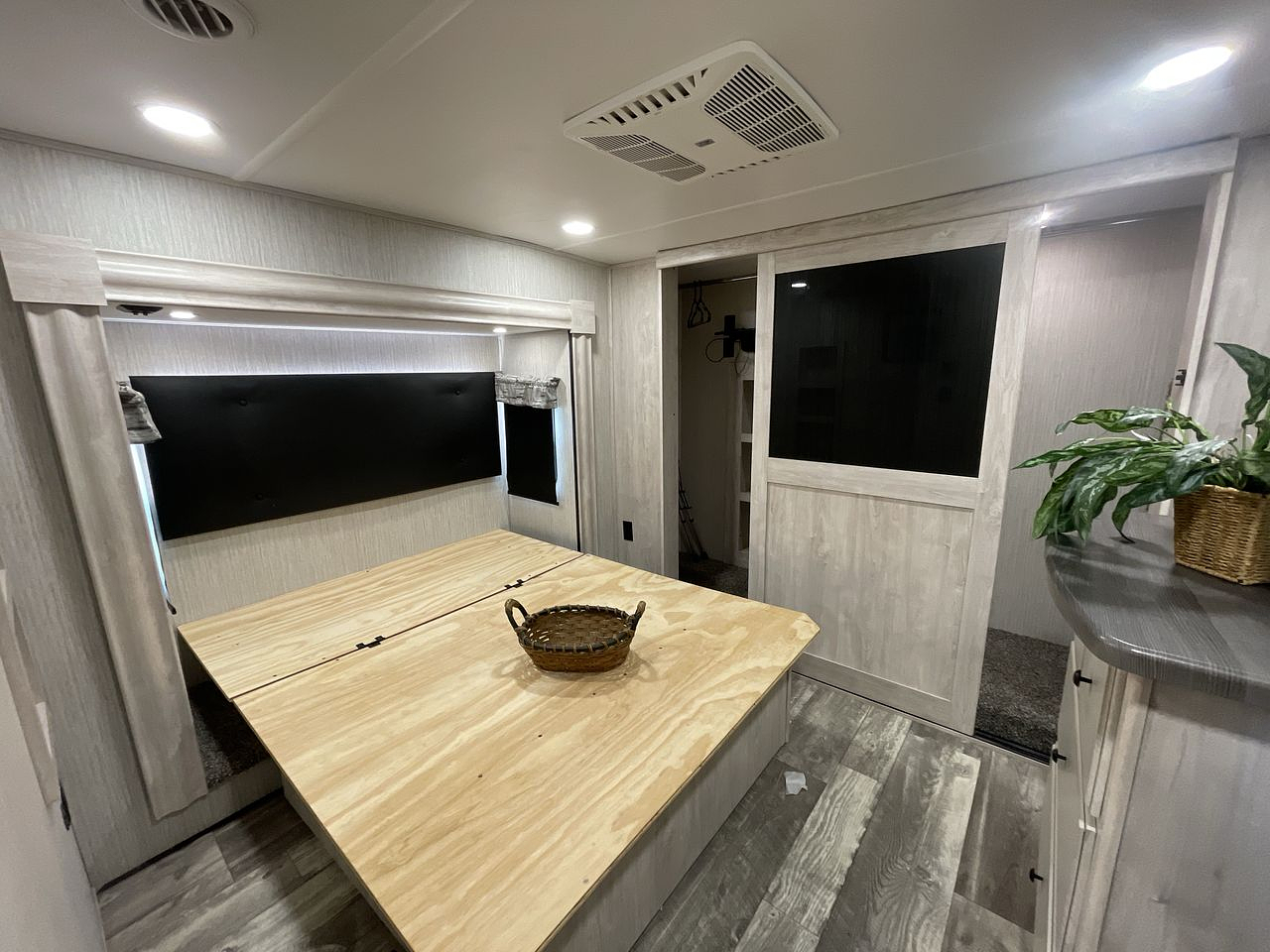 2023 FOREST RIVER SIERRA 388BHRD