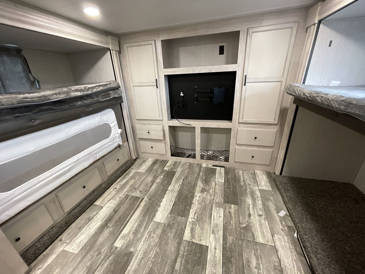 2023 FOREST RIVER SIERRA 388BHRD