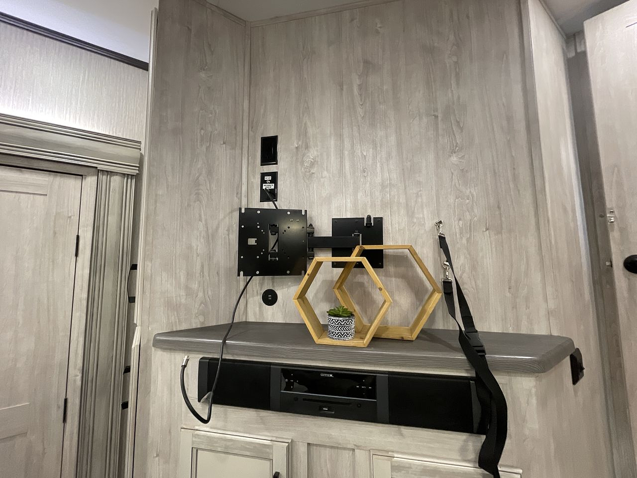 2023 FOREST RIVER SIERRA 388BHRD