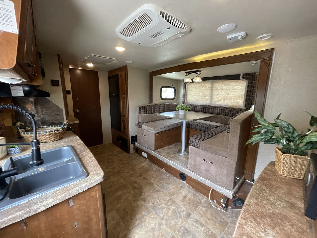 2016 LANCE CAMPER LANCE 2295