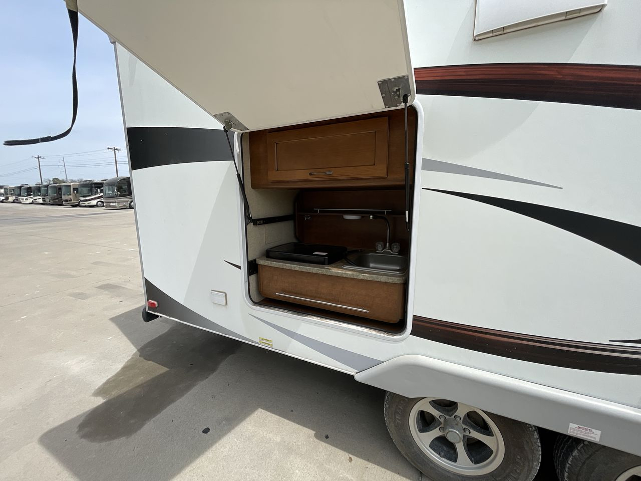 2016 LANCE CAMPER LANCE 2295