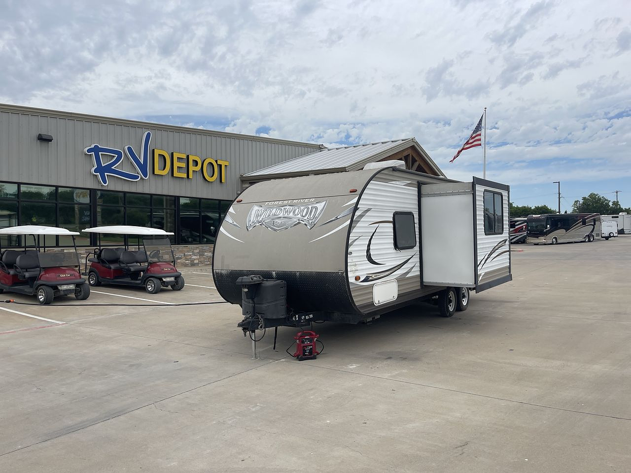 2017 FOREST RIVER WILDWOOD 230BHXL