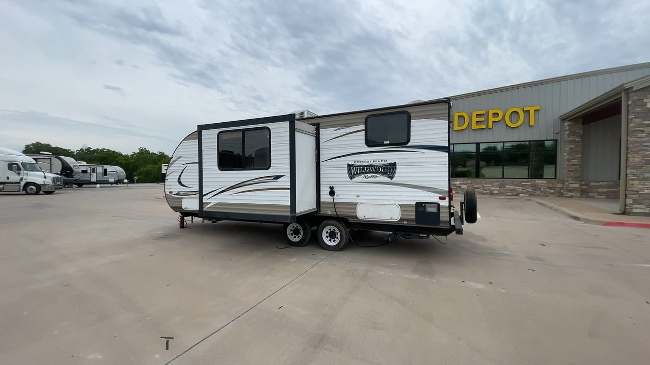2017 FOREST RIVER WILDWOOD 230BHXL