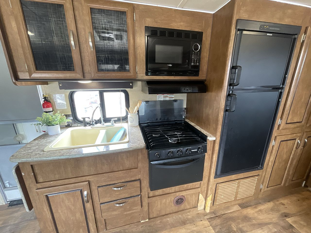 2017 FOREST RIVER WILDWOOD 230BHXL