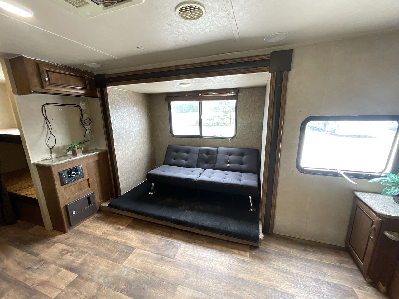 2017 FOREST RIVER WILDWOOD 230BHXL
