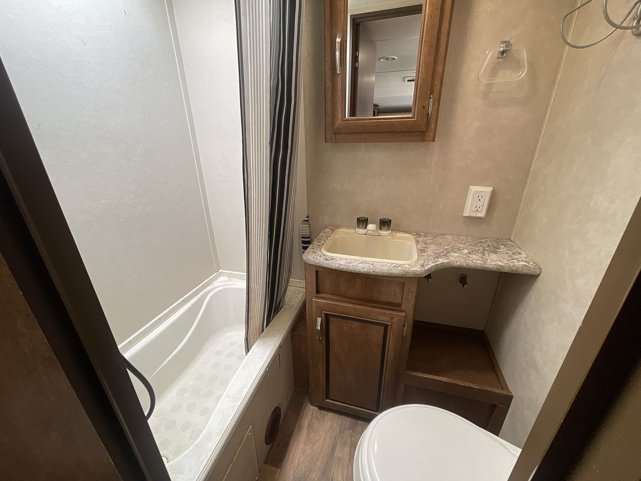 2017 FOREST RIVER WILDWOOD 230BHXL