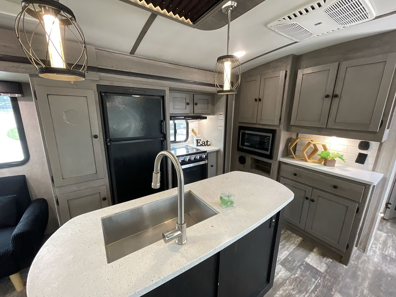 2020 KEYSTONE OUTBACK 330RL