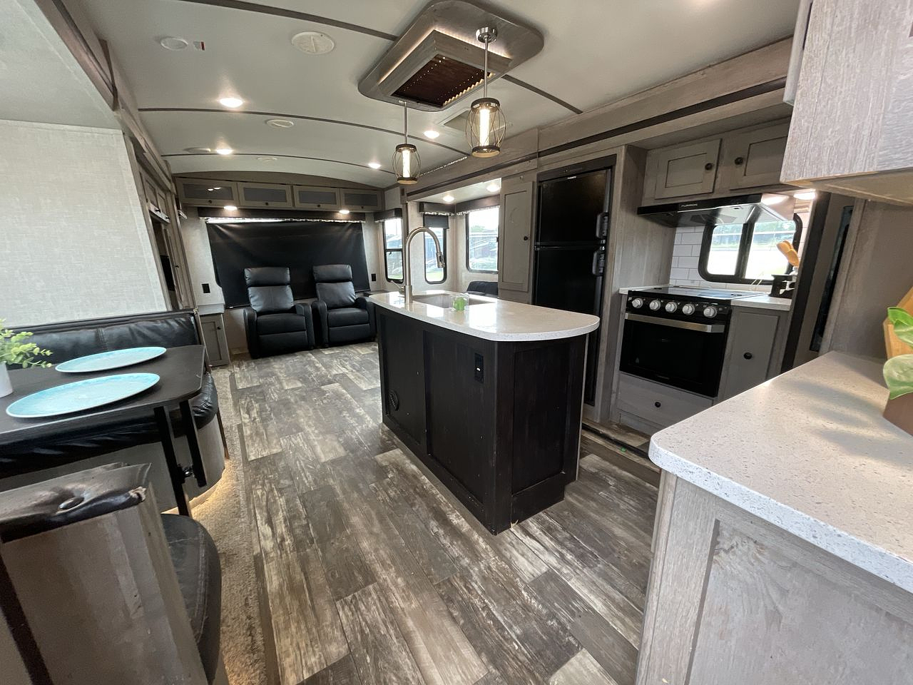 2020 KEYSTONE OUTBACK 330RL