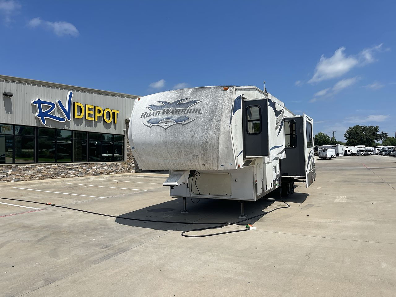 2011 HEARTLAND ROAD WARRIOR 305RW