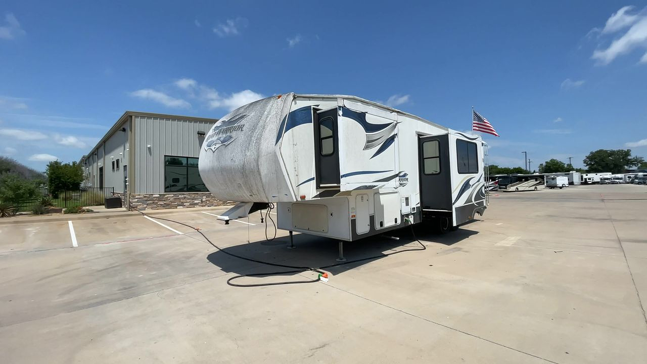 2011 HEARTLAND ROAD WARRIOR 305RW