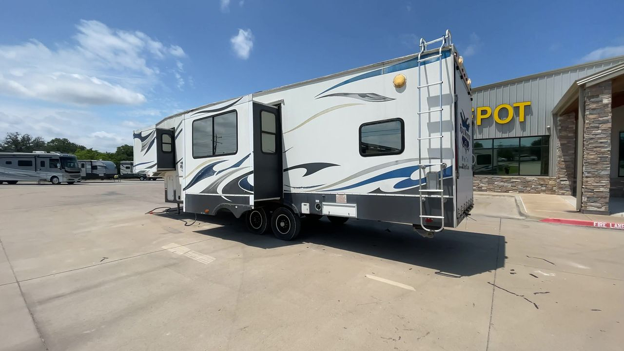 2011 HEARTLAND ROAD WARRIOR 305RW