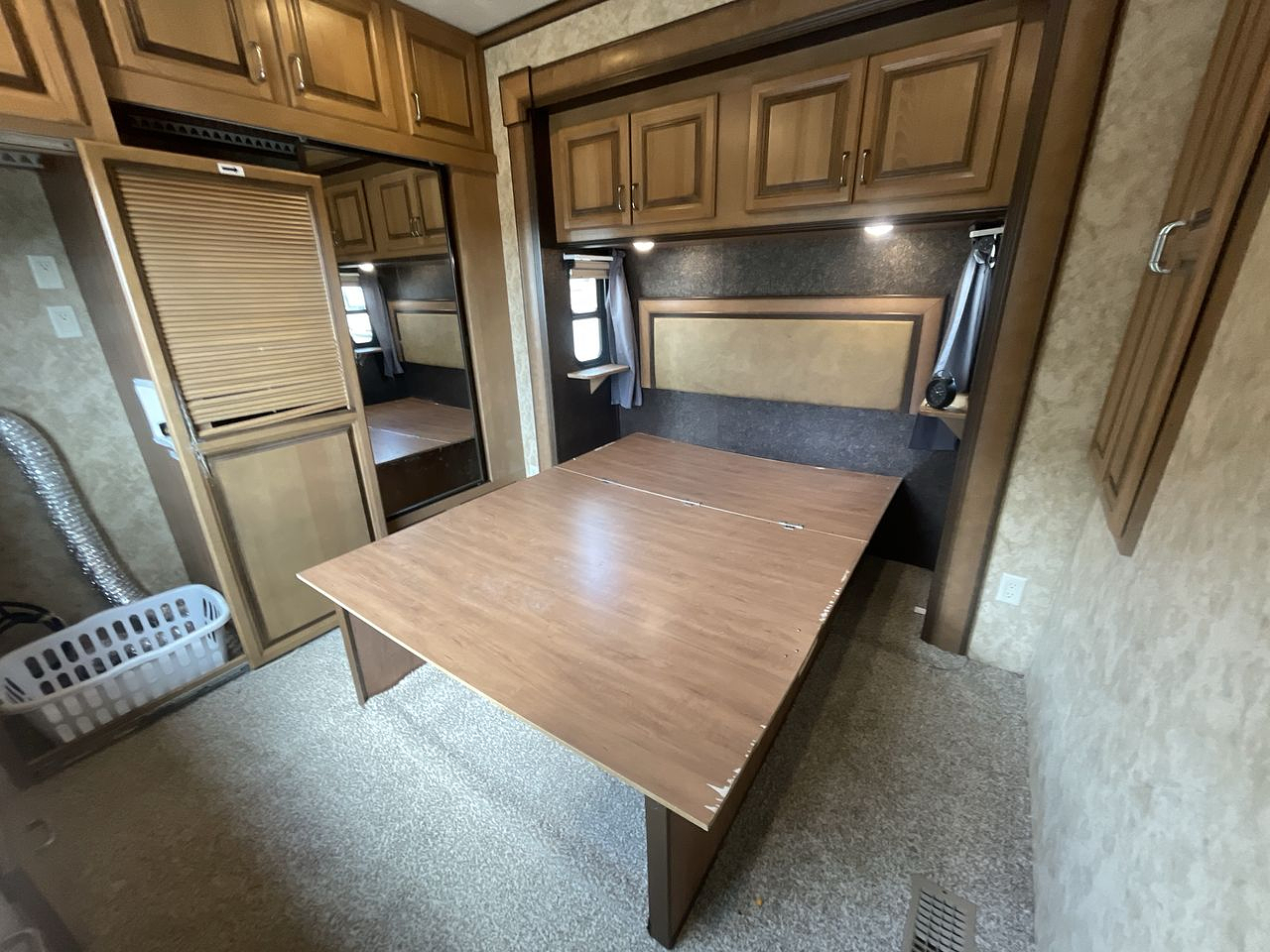 2015 FOREST RIVER CEDAR CREEK 40CCK
