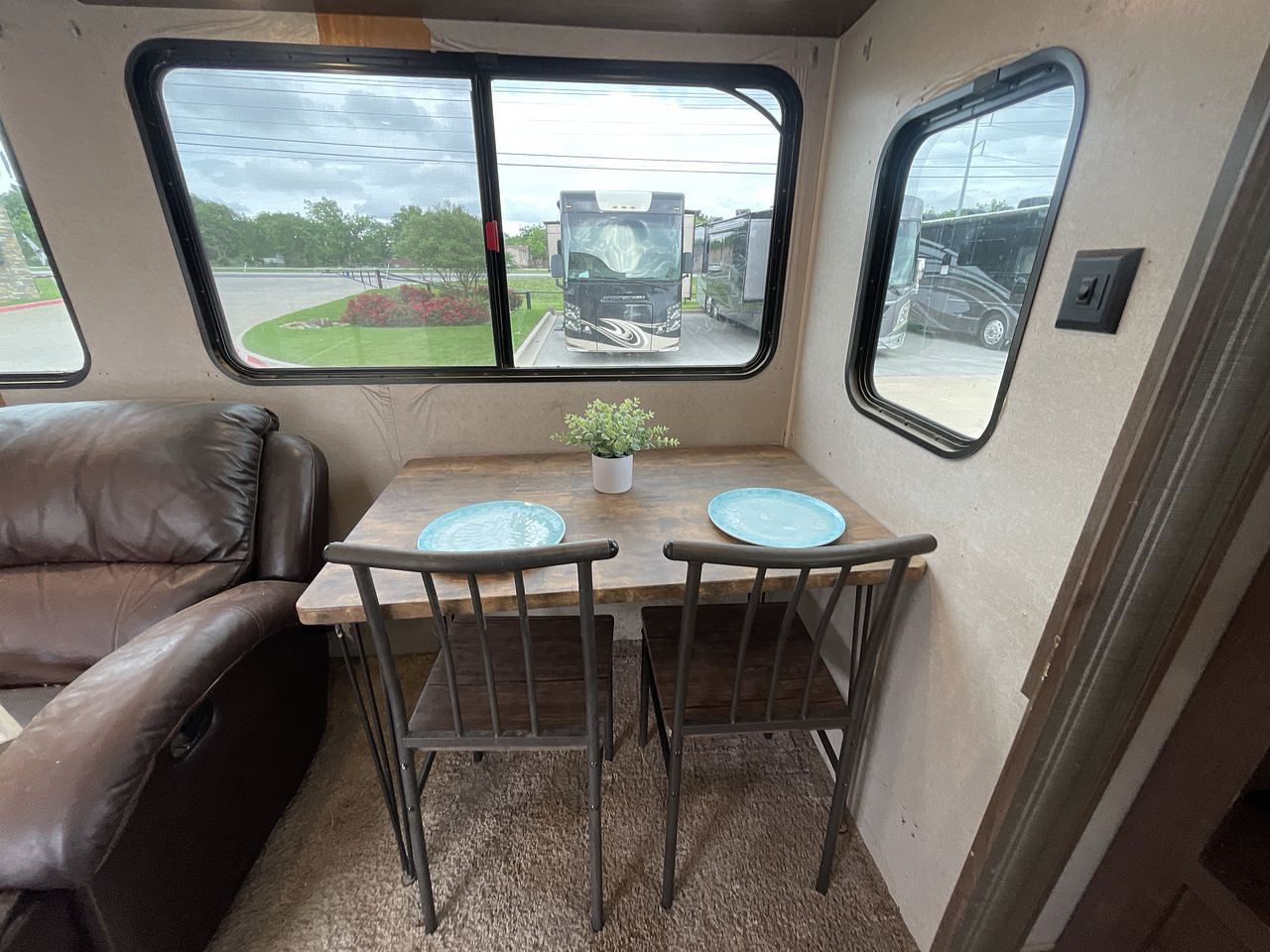 2019 HIDEOUT 38FKTS