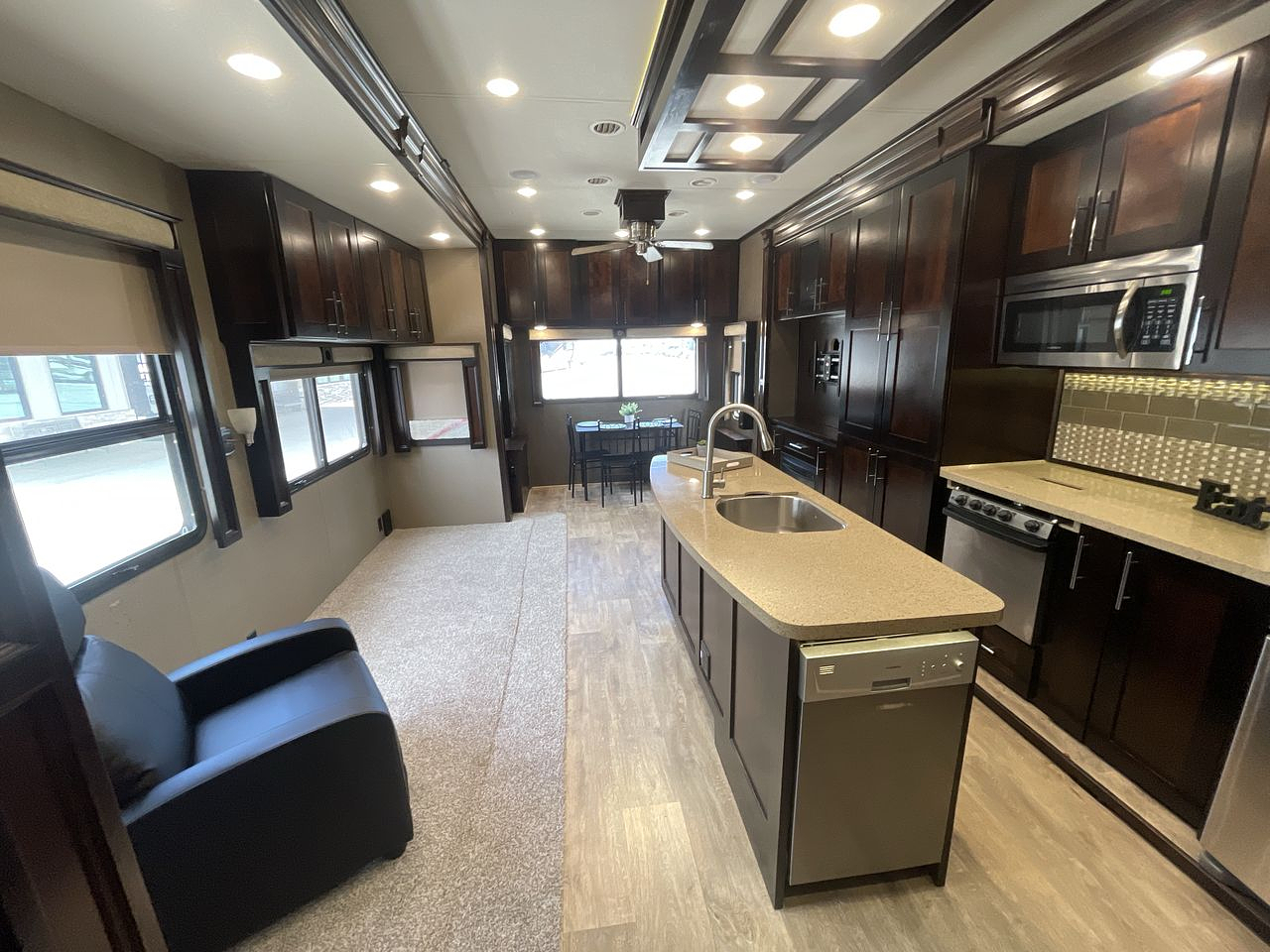 2017 VANLEIGH VILANO 365RL