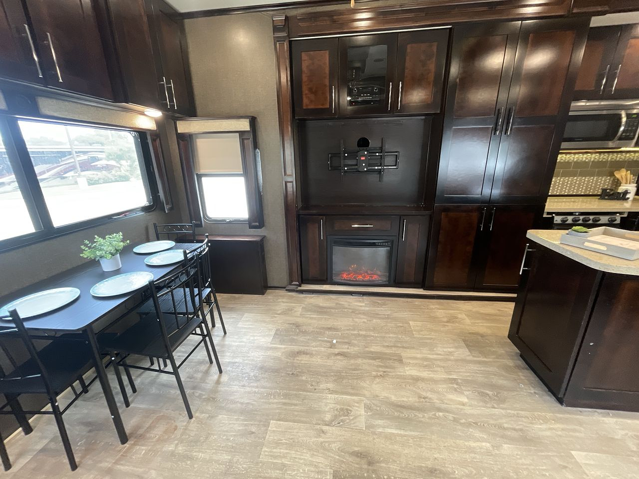 2017 VANLEIGH VILANO 365RL