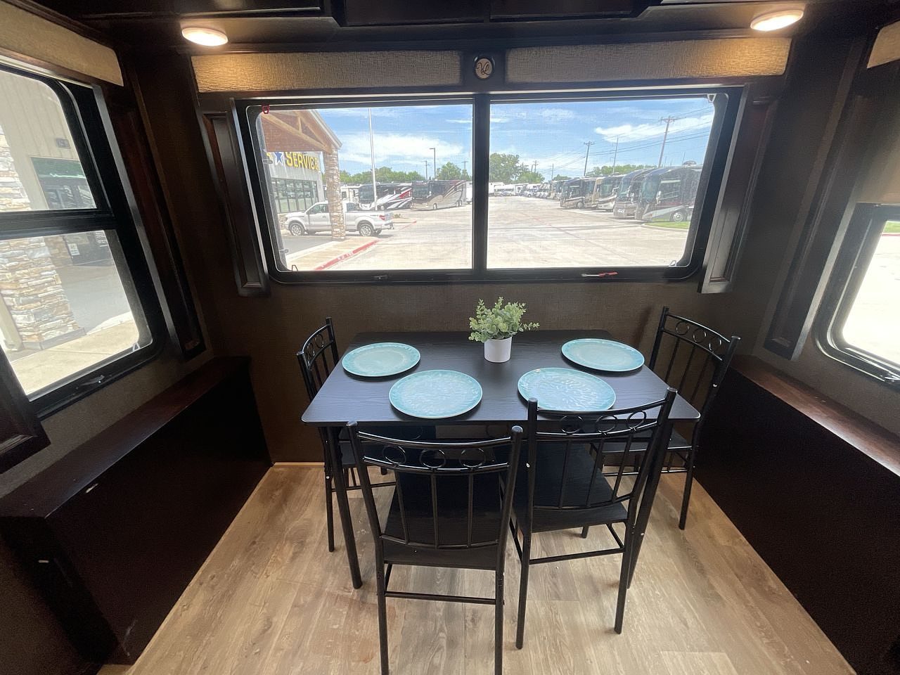 2017 VANLEIGH VILANO 365RL
