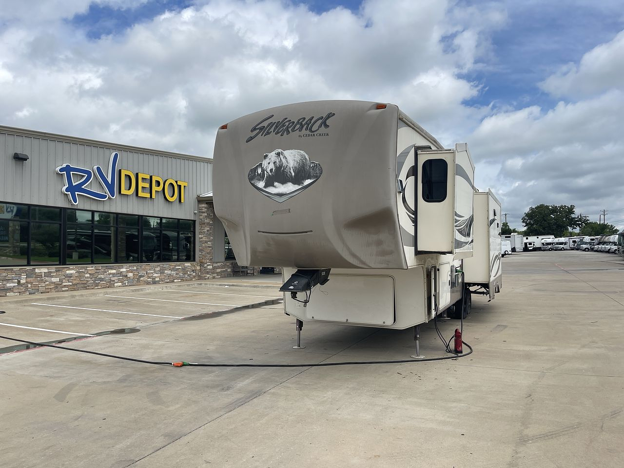 2015 FOREST RIVER CEDAR CREEK 33IK