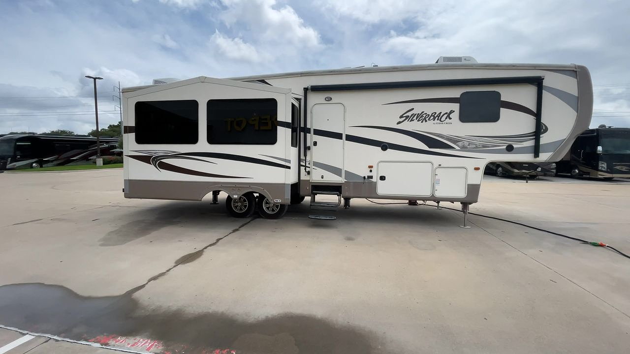 2015 FOREST RIVER CEDAR CREEK 33IK