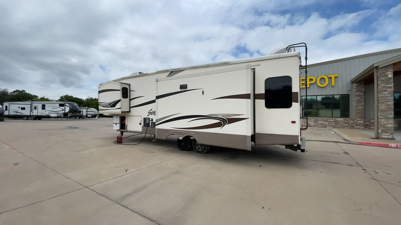 2015 FOREST RIVER CEDAR CREEK 33IK