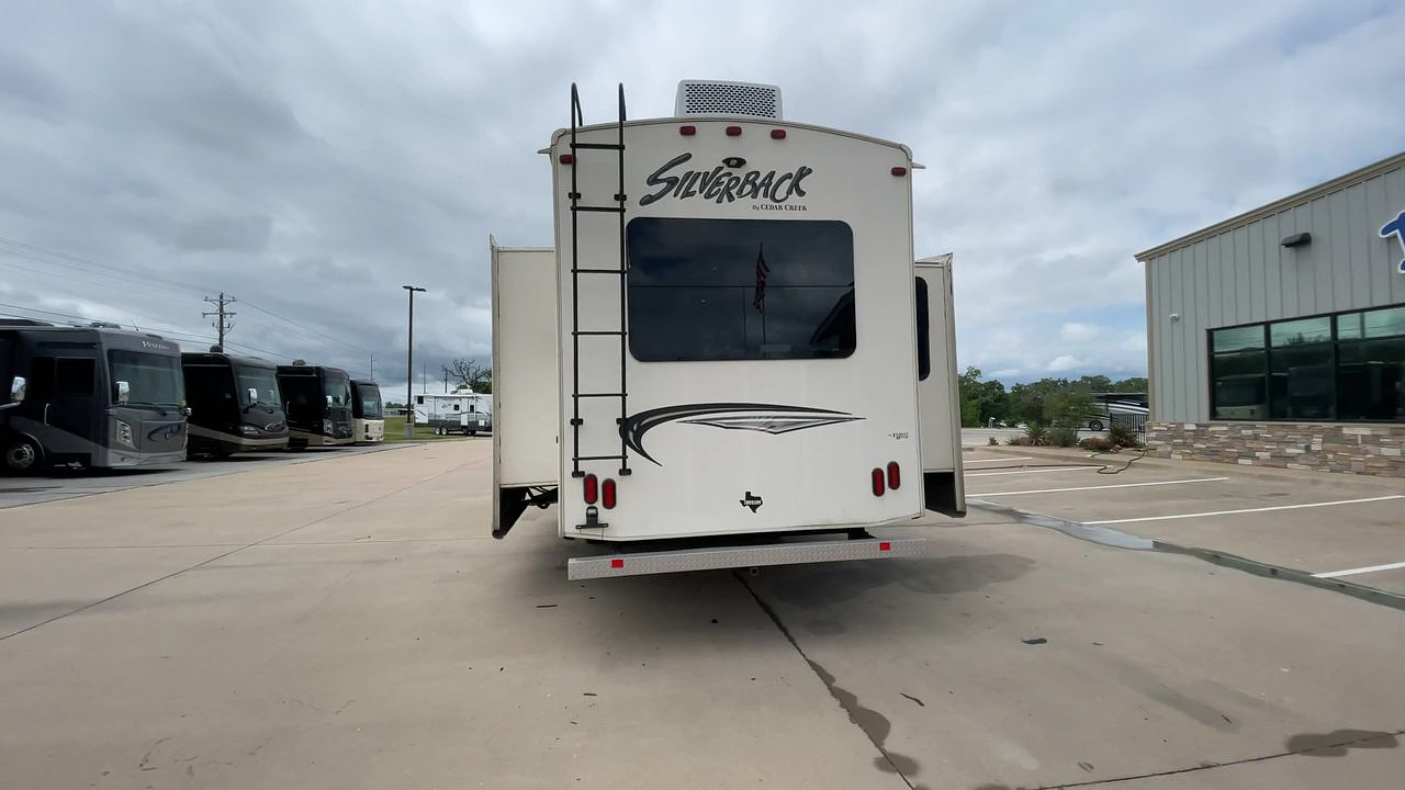 2015 FOREST RIVER CEDAR CREEK 33IK