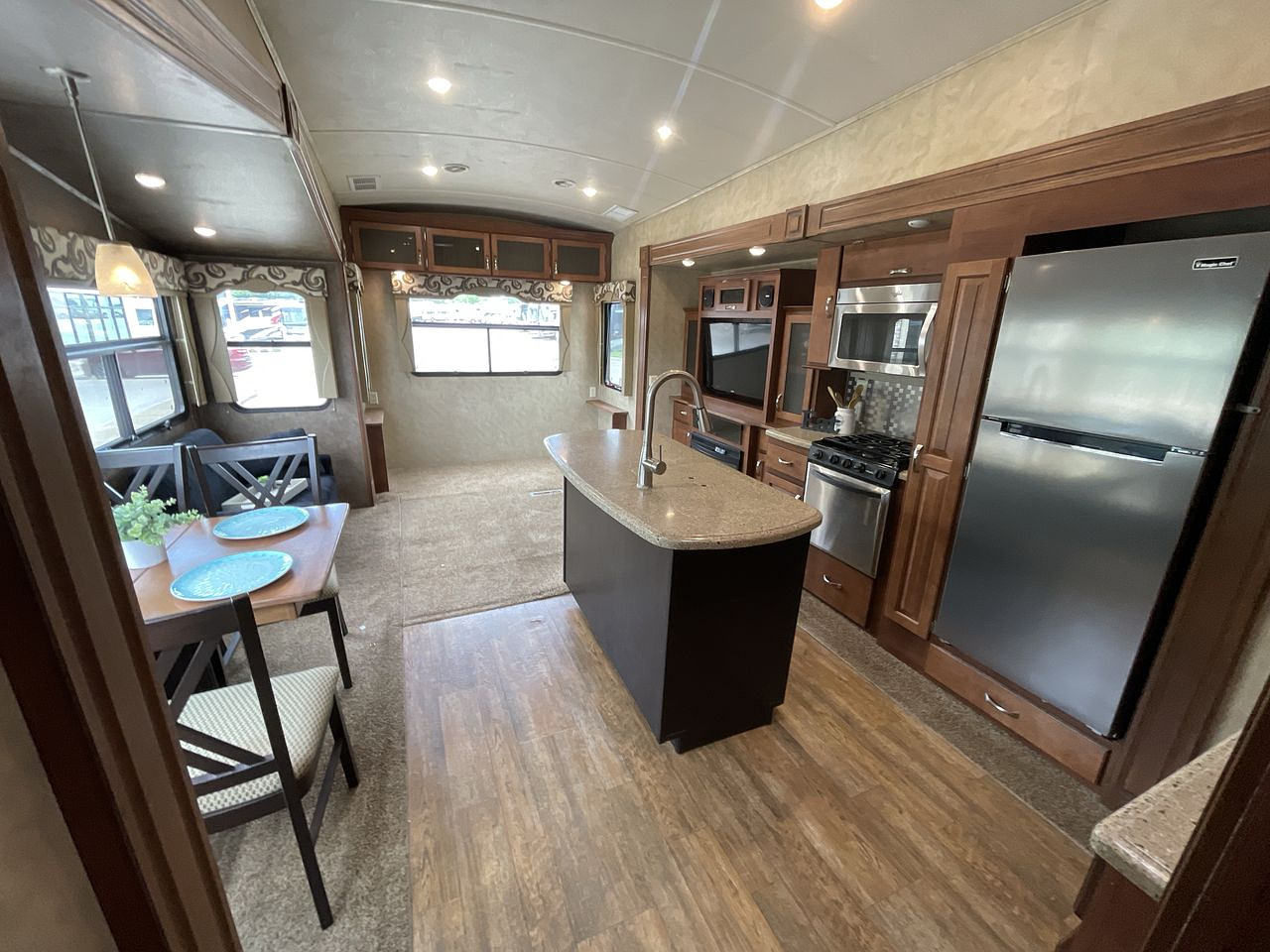 2015 FOREST RIVER CEDAR CREEK 33IK