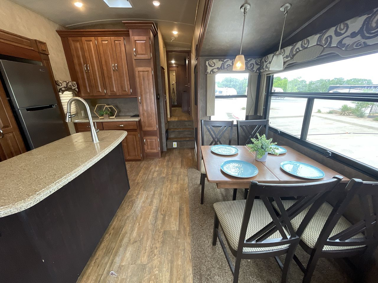 2015 FOREST RIVER CEDAR CREEK 33IK