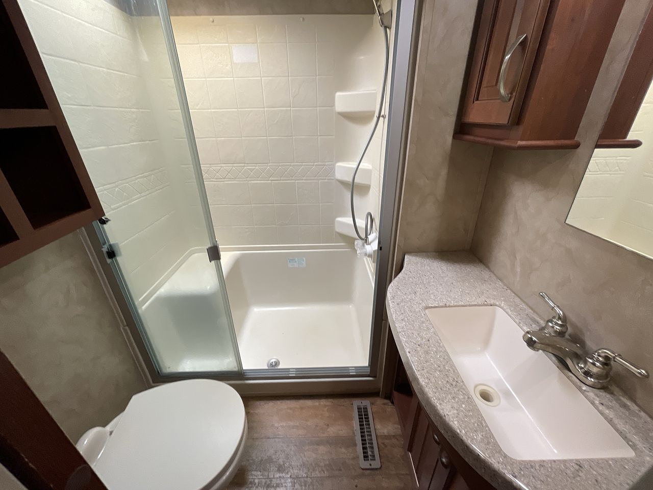 2015 FOREST RIVER CEDAR CREEK 33IK