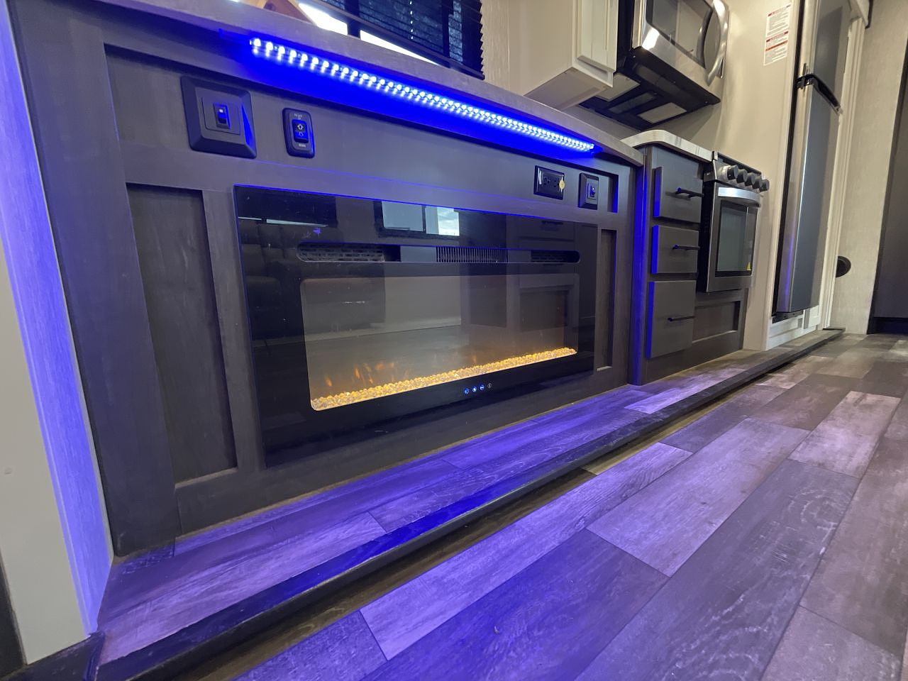 2023 CROSSROADS CRUISER AIRE 30RLS