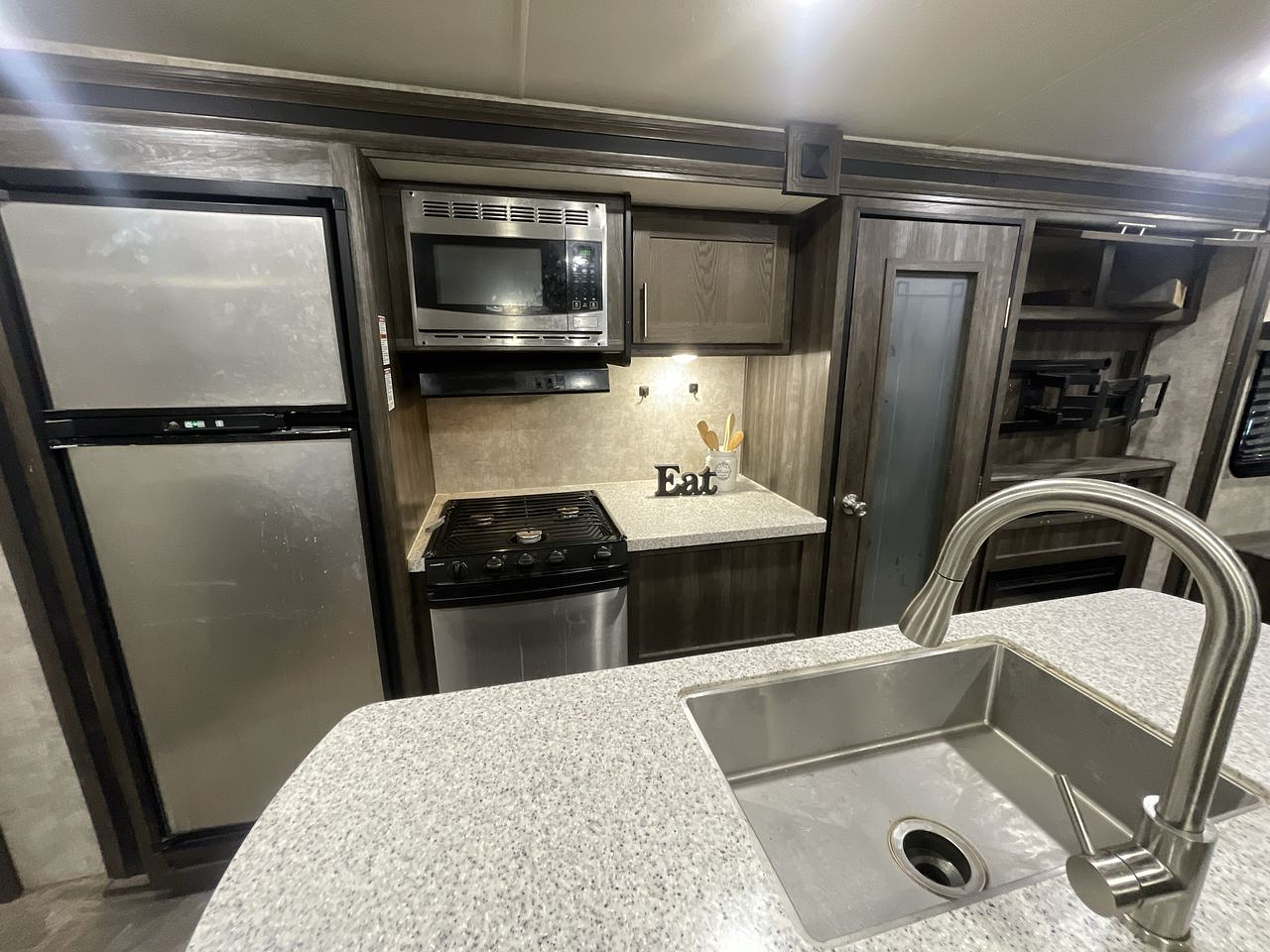 2019 MESA RIDGE 275RLS