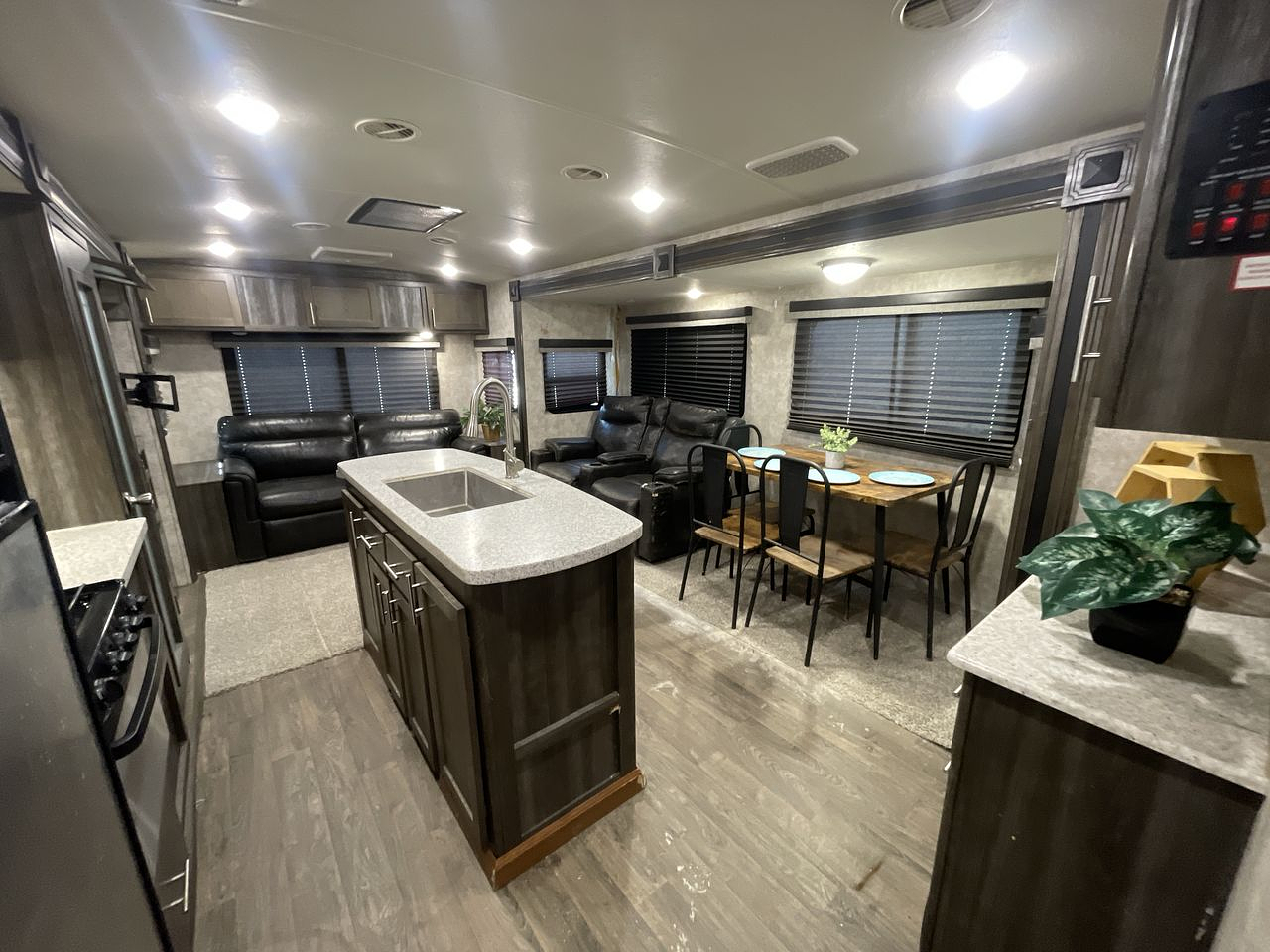 2019 MESA RIDGE 275RLS