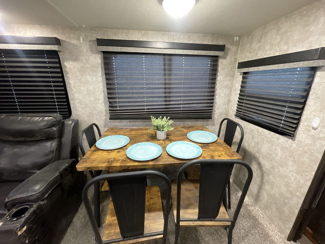 2019 MESA RIDGE 275RLS