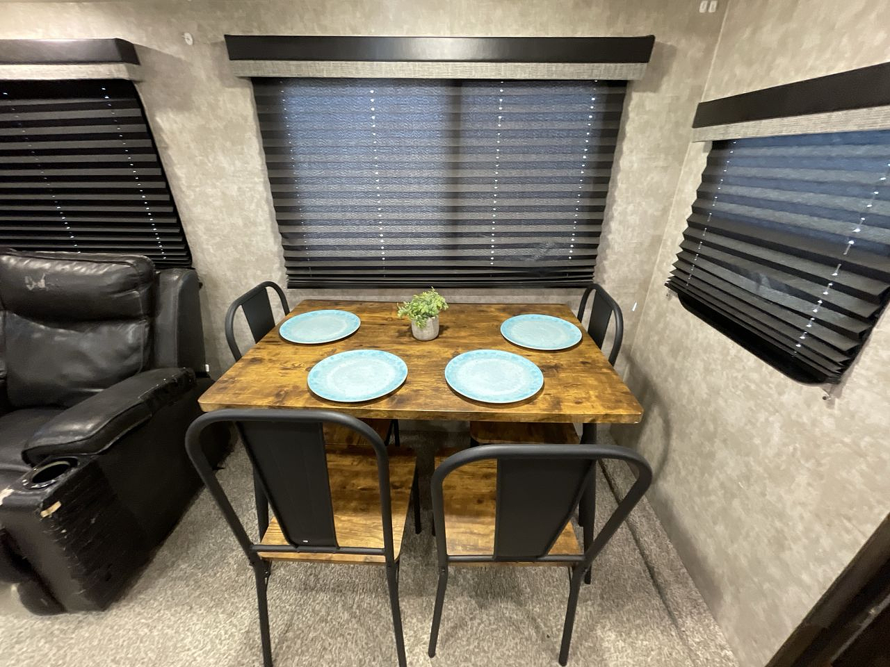 2019 MESA RIDGE 275RLS