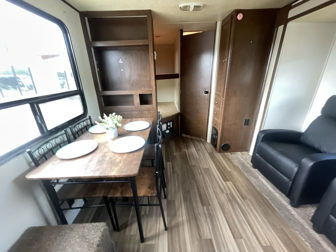 2017 SHASTA OASIS 25RS