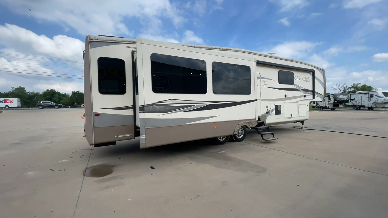 2016 CEDAR CREEK HATHAWAY 38FB2