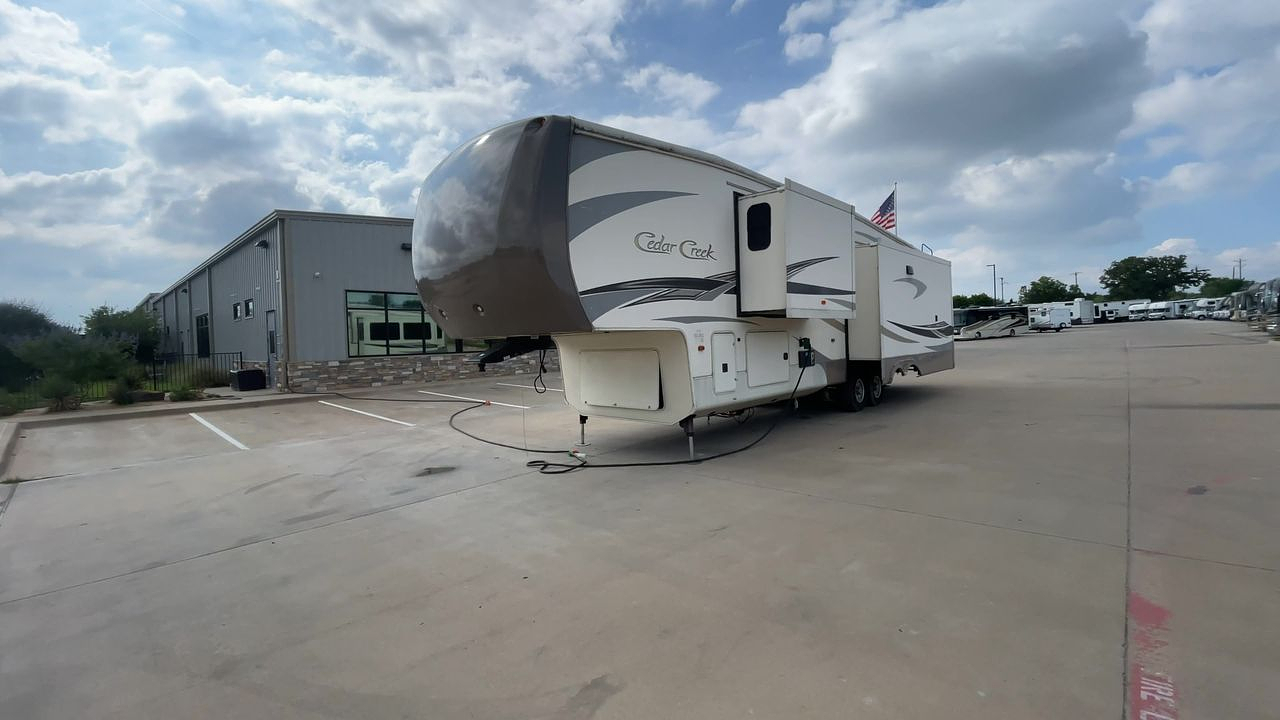 2016 CEDAR CREEK HATHAWAY 38FB2