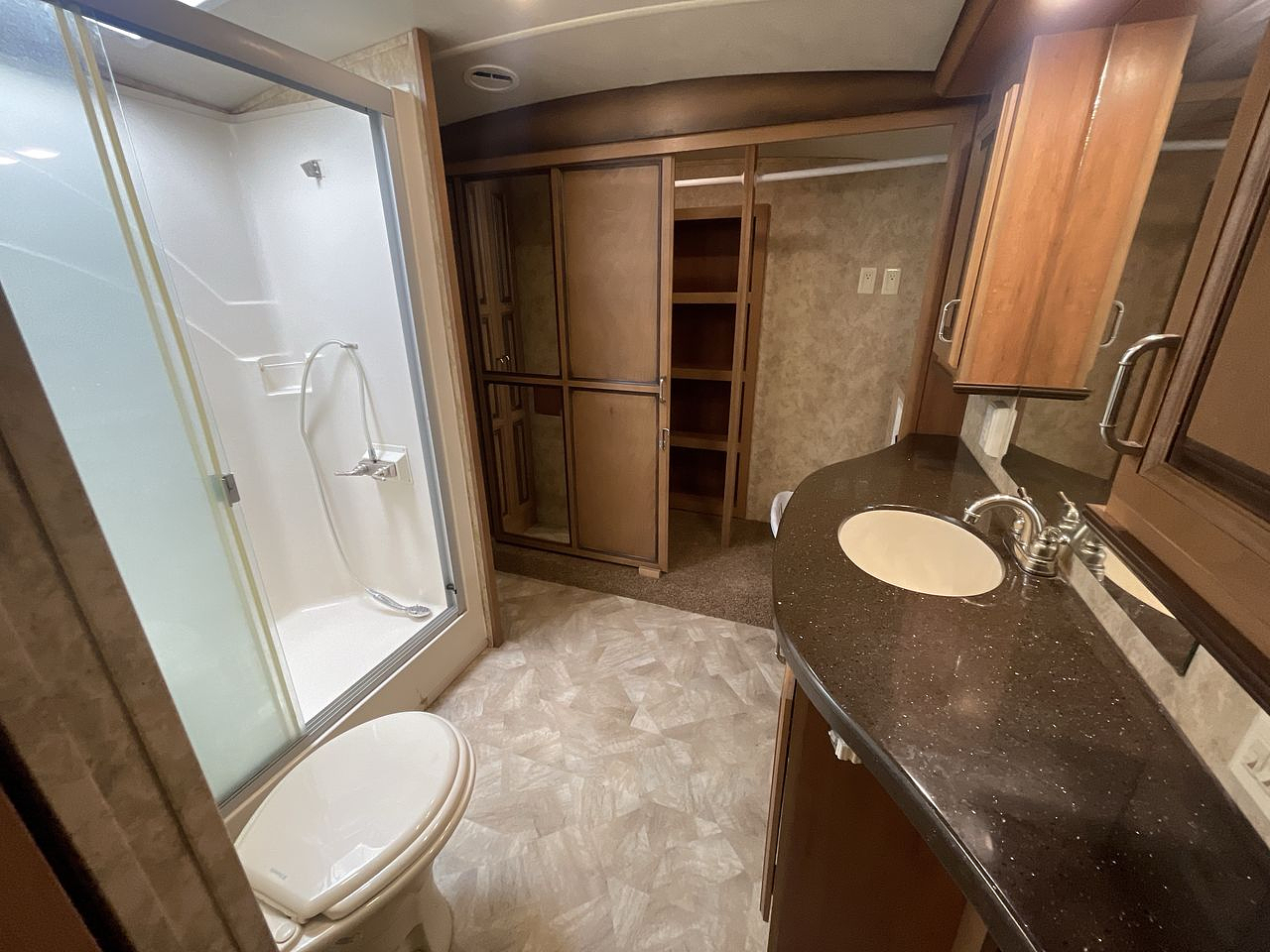 2016 CEDAR CREEK HATHAWAY 38FB2