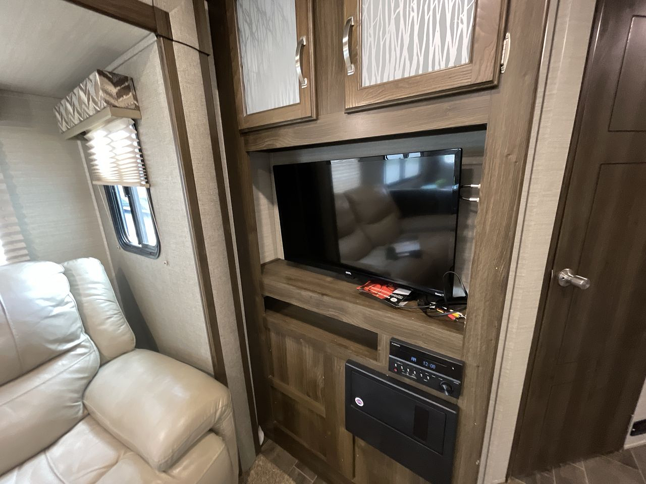 2019 KEYSTONE BULLET PREMIER 29RK