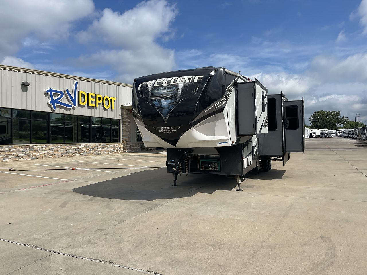 2019 HEARTLAND CYCLONE 3611