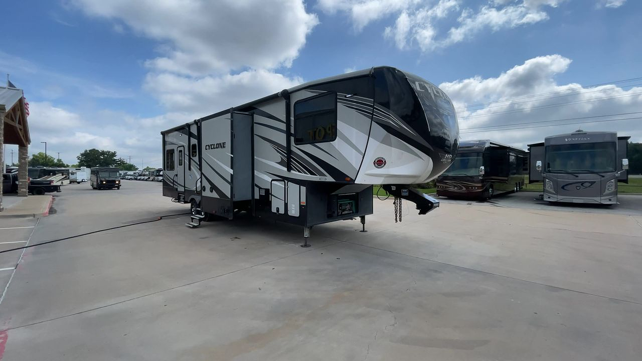 2019 HEARTLAND CYCLONE 3611