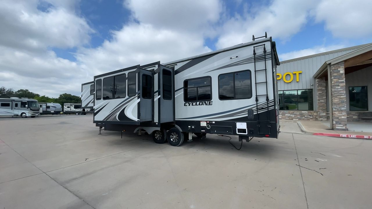 2019 HEARTLAND CYCLONE 3611