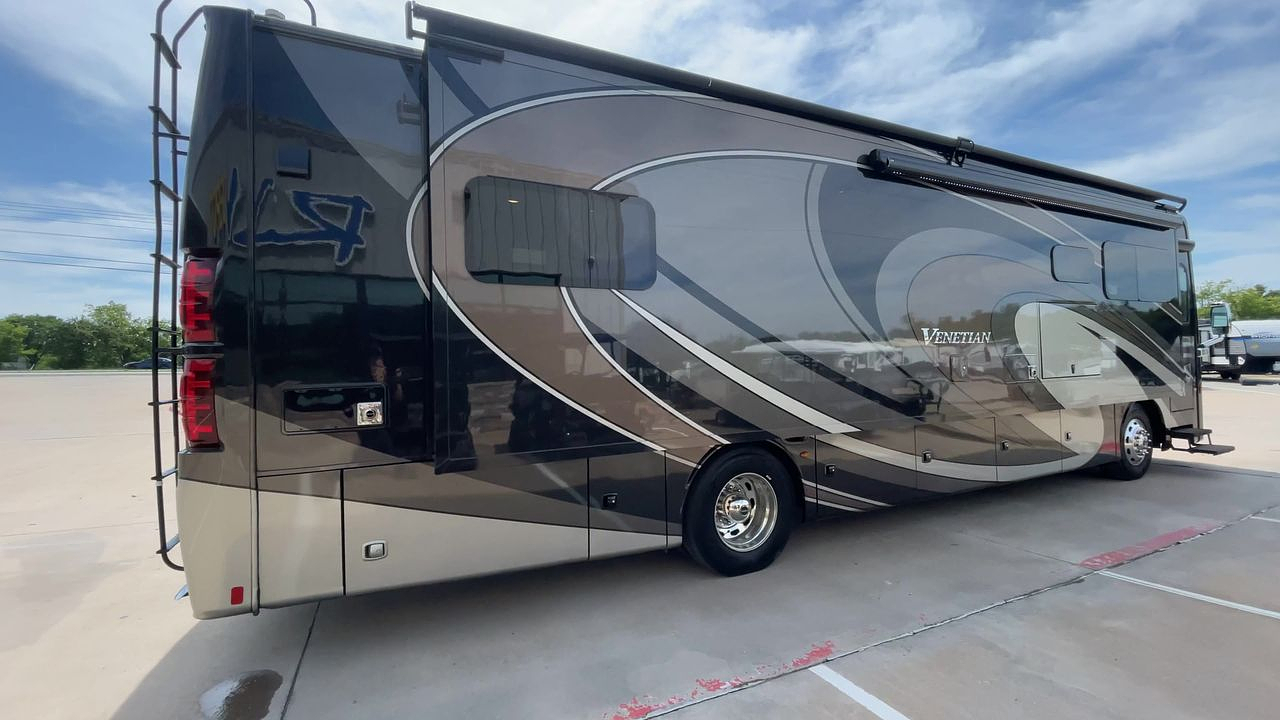 2018 THOR VENETIAN 37M