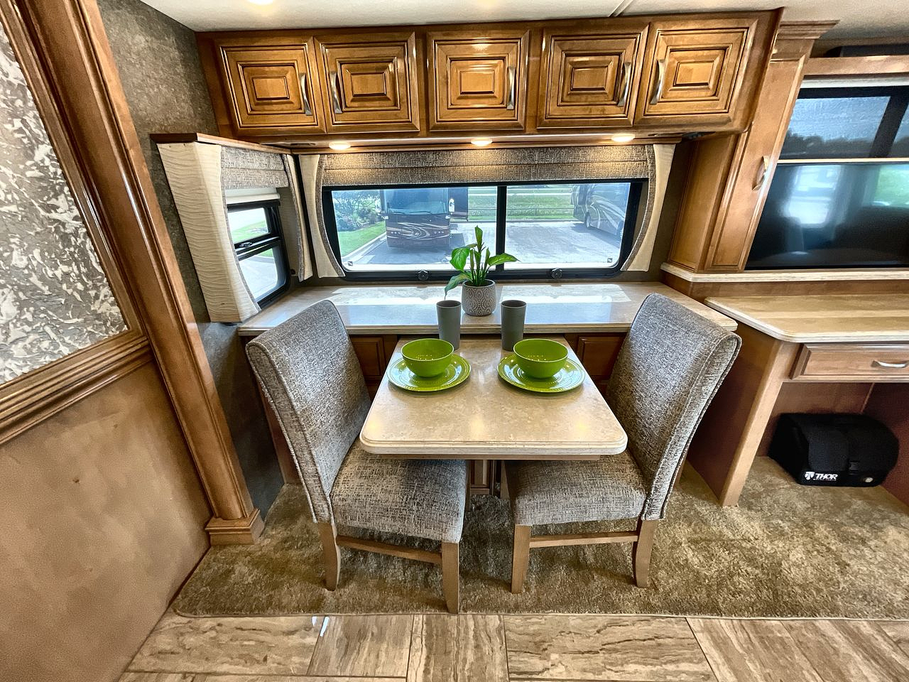 2018 THOR VENETIAN 37M
